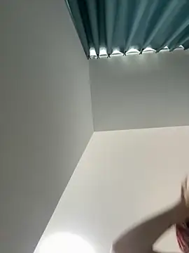 uiui521 online show from 09-25-25, 05:44