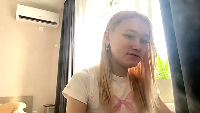 Snapshot of TwinedPeril chatting on 10-08-25, 07:06 TwinedPeril online show from 10-08-25, 07:06