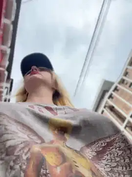 Snapshot of RonnieKiss chatting on 06-09-26, 09:43 RonnieKiss online show from 06-09-26, 09:43