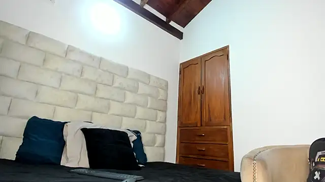 Snapshot of BennBrown chatting on 10-06-25, 08:28 BennBrown online show from 10-06-25, 08:28