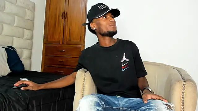 Snapshot of BennBrown chatting on 10-07-25, 08:28 BennBrown online show from 10-07-25, 08:28