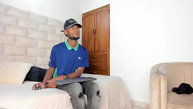 Snapshot of BennBrown chatting on 10-13-25, 08:20 BennBrown online show from 10-13-25, 08:20