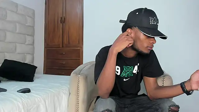 Snapshot of BennBrown chatting on 10-15-25, 07:36 BennBrown online show from 10-15-25, 07:36