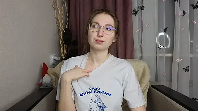 Snapshot of DaliaRadtke chatting on 03-19-26, 07:18 DaliaRadtke online show from 03-19-26, 07:18