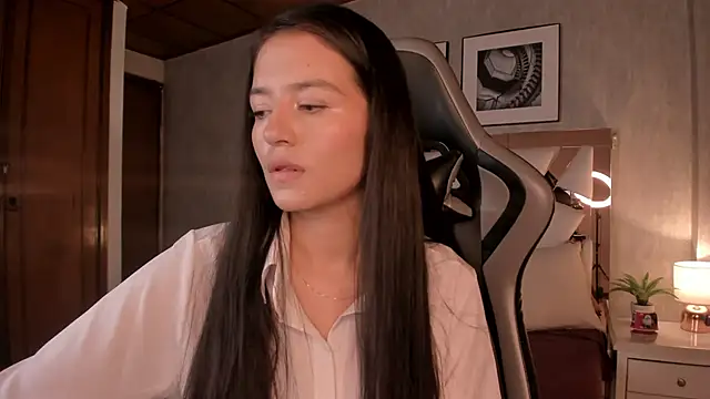 Snapshot of HaathorX chatting on 10-29-25, 08:43 HaathorX online show from 10-29-25, 08:43