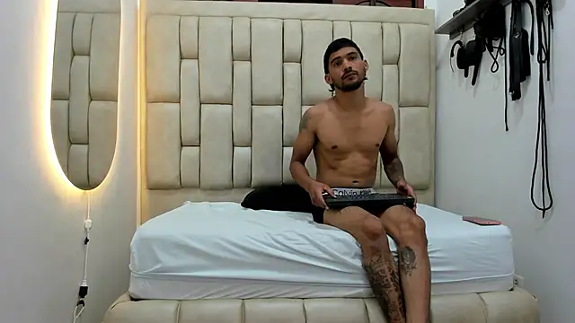 SeleneAndDorian online show from 10-09-25, 07:23