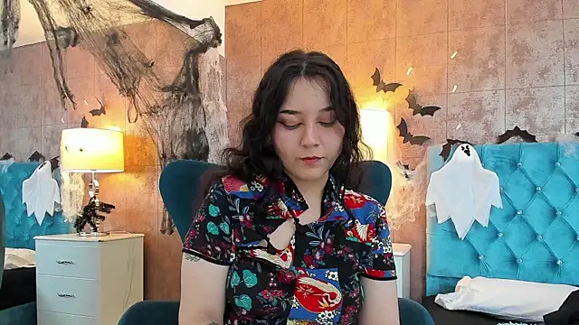 Snapshot of ChloeNoire chatting on 10-15-25, 04:12 ChloeNoire online show from 10-15-25, 04:12