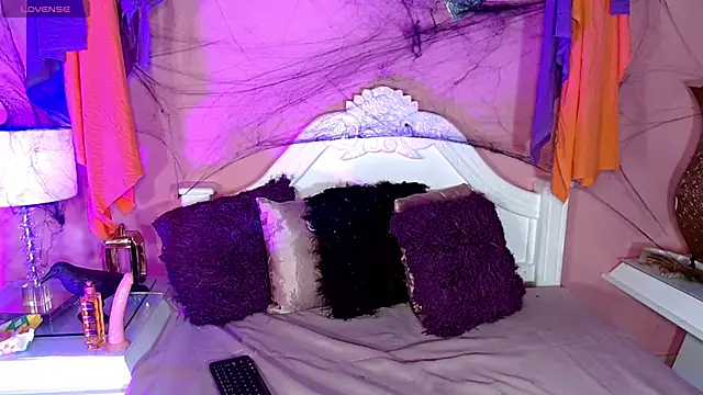 Snapshot of _IsabellaRousse chatting on 10-18-25, 07:47 IsabellaRousse online show from 10-18-25, 07:47