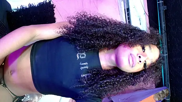 Snapshot of _IsabellaRousse chatting on 10-25-25, 07:08 IsabellaRousse online show from 10-25-25, 07:08