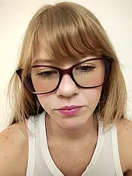 Rubialuna online show from 10-27-25, 01:37