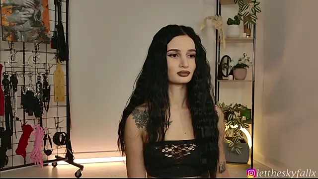 lettheskyfallx online show from 03-18-26, 01:53