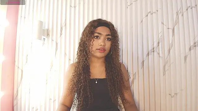 Snapshot of Missdionne_curly chatting on 09-25-25, 11:47 Missdionne curly online show from 09-25-25, 11:47