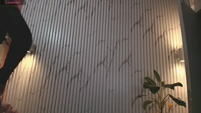 Snapshot of Missdionne_curly chatting on 09-27-25, 11:15 Missdionne curly online show from 09-27-25, 11:15