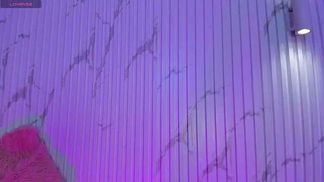 Snapshot of Missdionne_curly chatting on 10-25-25, 11:29 Missdionne curly online show from 10-25-25, 11:29