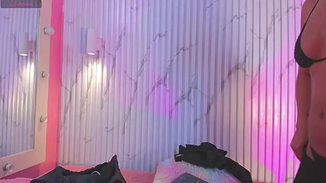 Snapshot of Missdionne_curly chatting on 11-07-25, 11:21 Missdionne curly online show from 11-07-25, 11:21