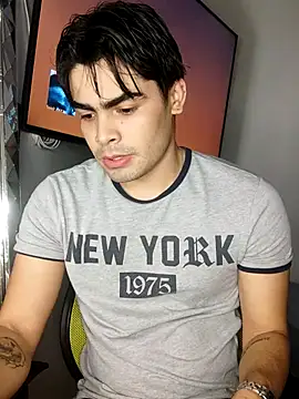 Snapshot of Mason_grey chatting on 10-12-25, 10:20 Mason grey online show from 10-12-25, 10:20