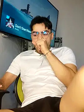 Snapshot of Mason_grey chatting on 10-25-25, 12:34 Mason grey online show from 10-25-25, 12:34