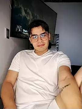 Snapshot of Mason_grey chatting on 11-06-25, 12:28 Mason grey online show from 11-06-25, 12:28