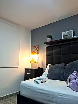 daniela crozee  online show from 10-18-25, 12:57