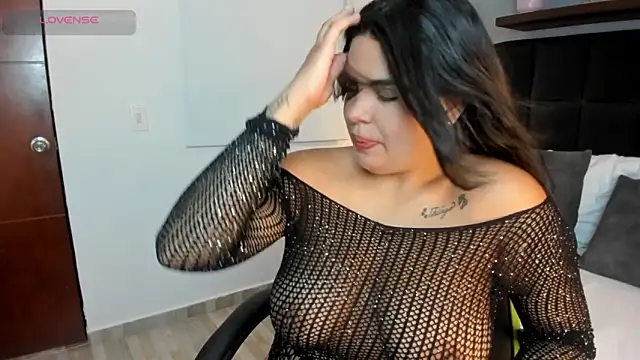 daniela crozee  online show from 10-29-25, 02:03