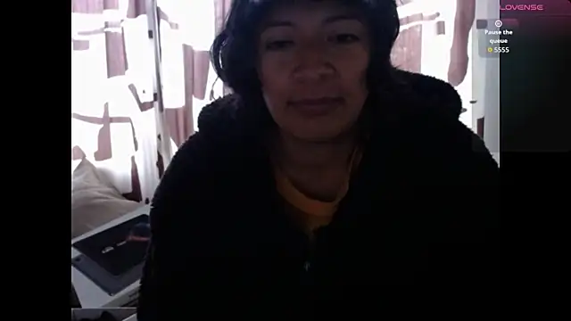 Snapshot of Acelinrose chatting on 07-15-26, 12:21 Acelinrose online show from 07-15-26, 12:21