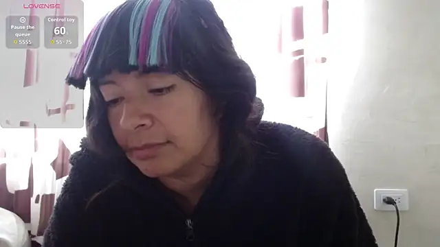 Snapshot of Acelinrose chatting on 08-04-26, 01:25 Acelinrose online show from 08-04-26, 01:25