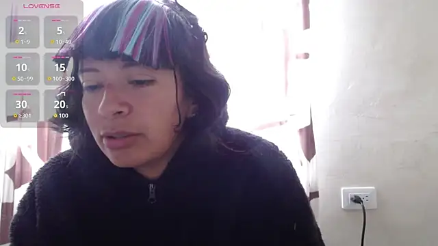 Snapshot of Acelinrose chatting on 08-06-26, 01:35 Acelinrose online show from 08-06-26, 01:35