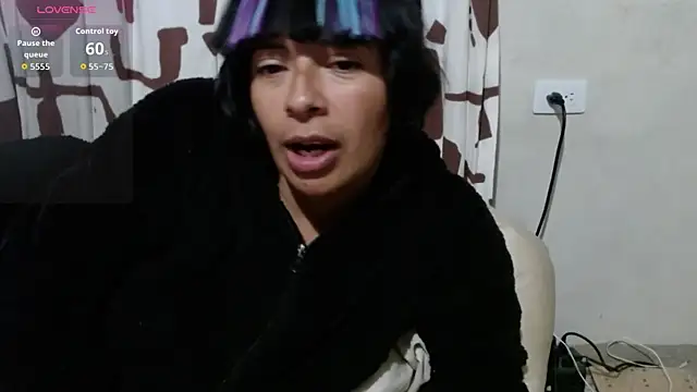 Snapshot of Acelinrose chatting on 08-07-26, 01:40 Acelinrose online show from 08-07-26, 01:40