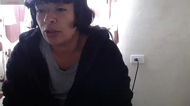 Snapshot of Acelinrose chatting on 08-08-26, 01:57 Acelinrose online show from 08-08-26, 01:57