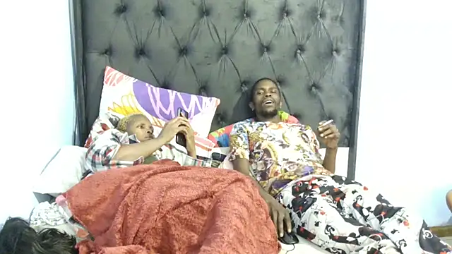 Snapshot of Dandelion_enigman chatting on 10-29-25, 01:24 Dandelion enigman online show from 10-29-25, 01:24