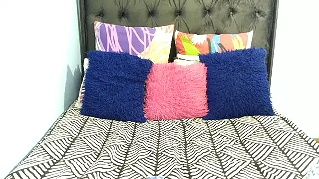 Snapshot of Dandelion_enigman chatting on 11-05-25, 11:27 Dandelion enigman online show from 11-05-25, 11:27