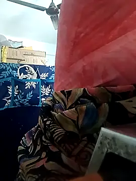 Snapshot of TeluguCuplehyd chatting on 10-21-25, 04:13 TeluguCuplehyd online show from 10-21-25, 04:13