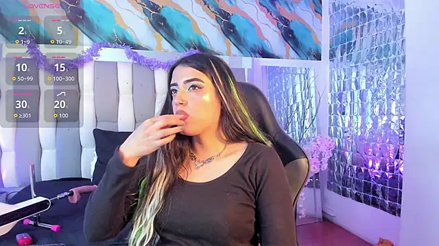 IsaDiiaz online show from 05-14-26, 05:03