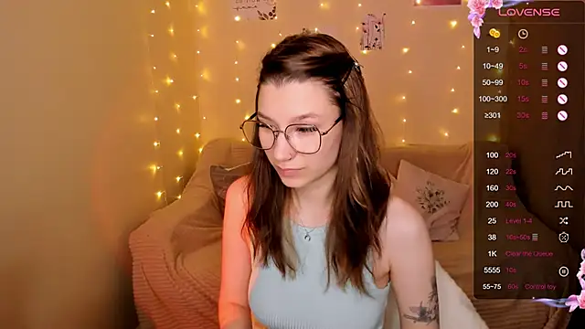 Snapshot of LinaBlossom_ chatting on 09-28-25, 02:28 LinaBlossom online show from 09-28-25, 02:28