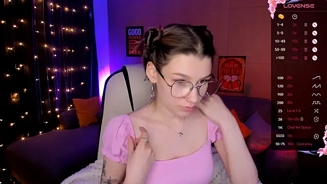 Snapshot of LinaBlossom_ chatting on 10-07-25, 02:42 LinaBlossom online show from 10-07-25, 02:42