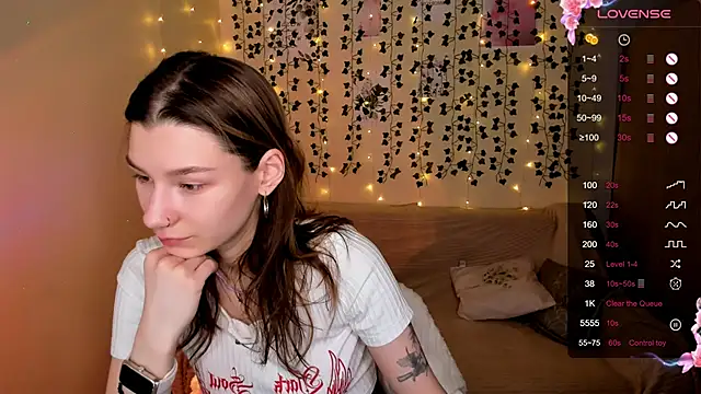 Snapshot of LinaBlossom_ chatting on 11-06-25, 08:48 LinaBlossom online show from 11-06-25, 08:48