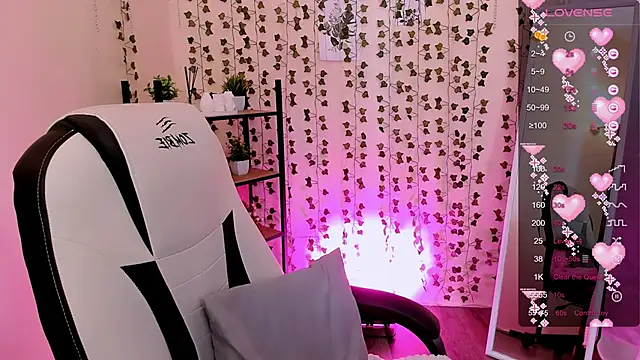 LinaBlossom  online show from 06-30-26, 03:29