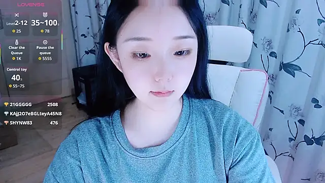 Snapshot of Niannian- chatting on 10-14-25, 12:50 Niannian- online show from 10-14-25, 12:50