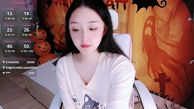 Snapshot of Niannian- chatting on 10-31-25, 05:03 Niannian- online show from 10-31-25, 05:03