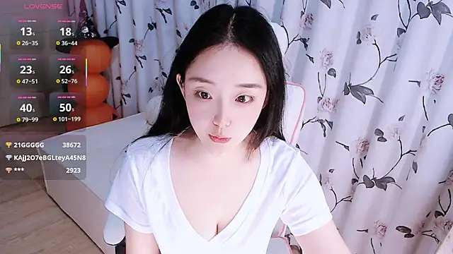 Snapshot of Niannian- chatting on 11-07-25, 05:24 Niannian- online show from 11-07-25, 05:24