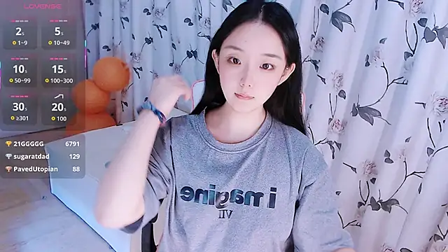 Snapshot of Niannian- chatting on 11-16-25, 12:44 Niannian- online show from 11-16-25, 12:44