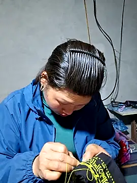 Snapshot of diamond-- chatting on 02-13-26, 12:34 diamond-- online show from 02-13-26, 12:34