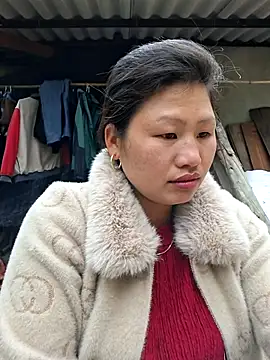 Snapshot of diamond-- chatting on 02-17-26, 12:51 diamond-- online show from 02-17-26, 12:51