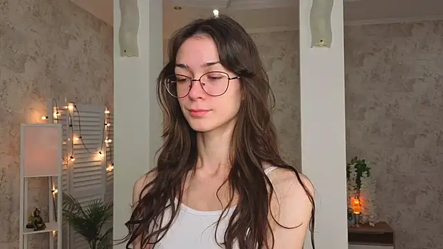 ReneeLippeatt online show from 10-04-25, 07:23