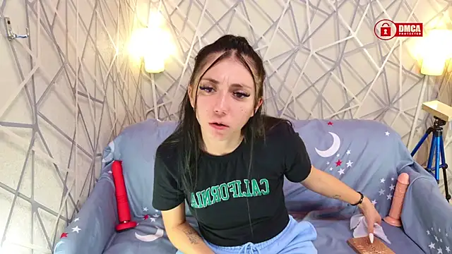 Charming LIA online show from 11-01-25, 05:48