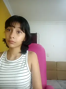 Snapshot of xoxo_milk chatting on 10-05-25, 04:05 xoxo milk online show from 10-05-25, 04:05