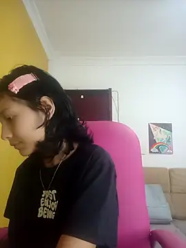 Snapshot of xoxo_milk chatting on 10-10-25, 03:33 xoxo milk online show from 10-10-25, 03:33