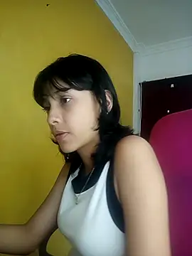 Snapshot of xoxo_milk chatting on 10-24-25, 08:05 xoxo milk online show from 10-24-25, 08:05