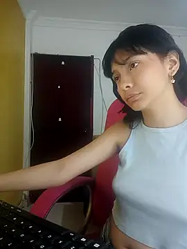 Snapshot of xoxo_milk chatting on 10-28-25, 04:20 xoxo milk online show from 10-28-25, 04:20