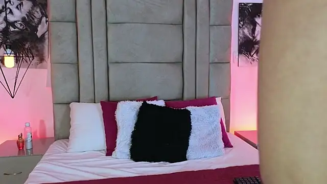 Charlotteto  online show from 10-07-25, 04:09